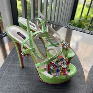 Green Versus High Heels with pink sole. Real leather. Worn only once. Amazing